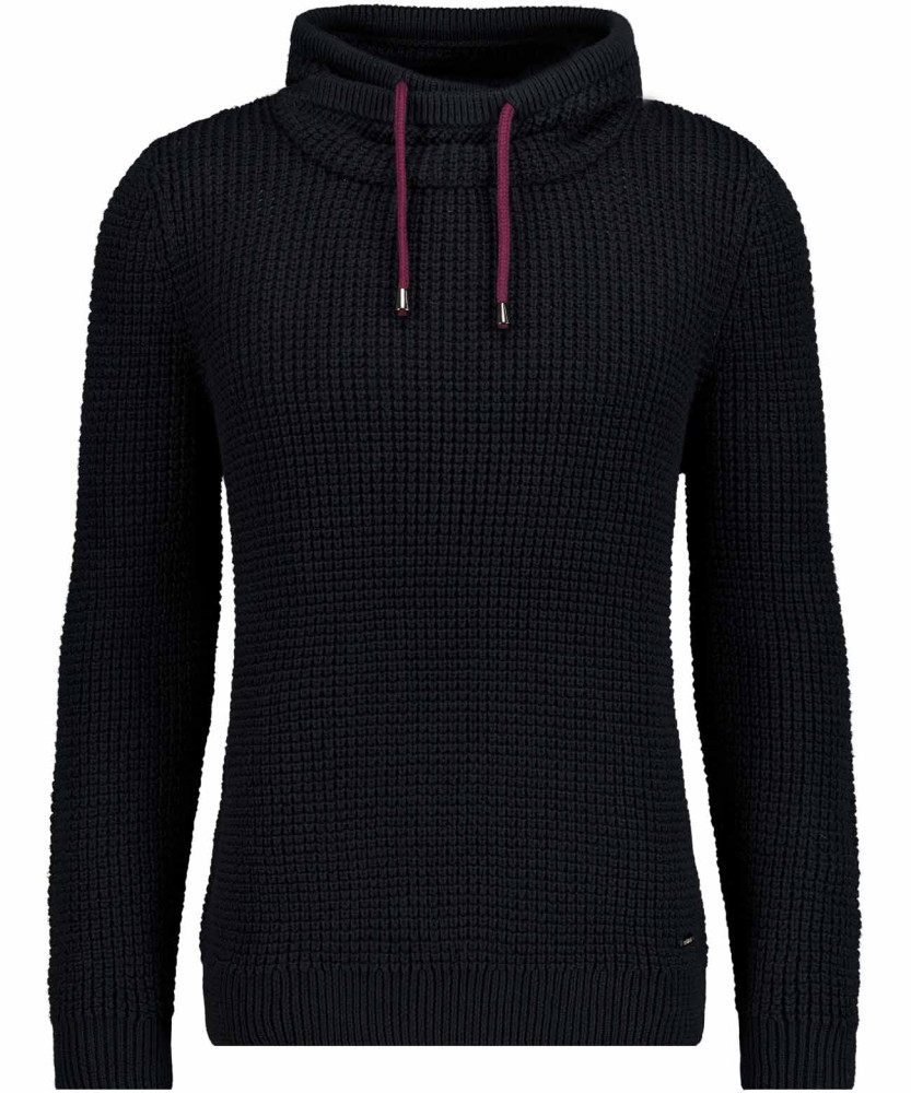 Knitted pullover with special collar