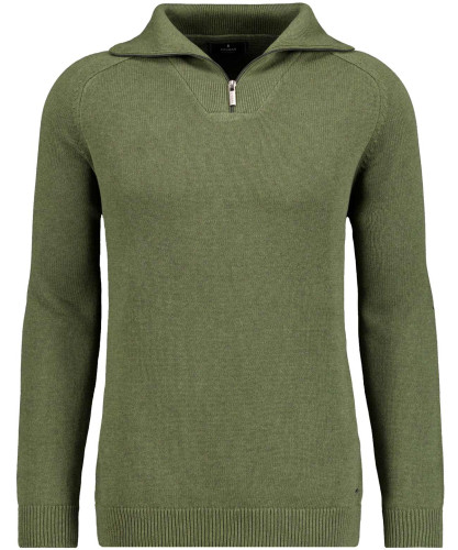 Knitted pullover with troyer collar 