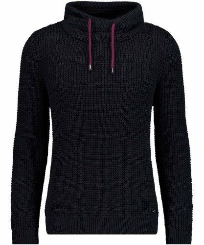 Knitted pullover with special collar 