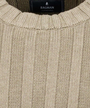 Knitted sweater round neck